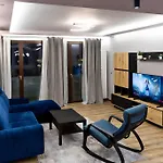 Very Spacious & Modern 3Bed Near Airport & Centre