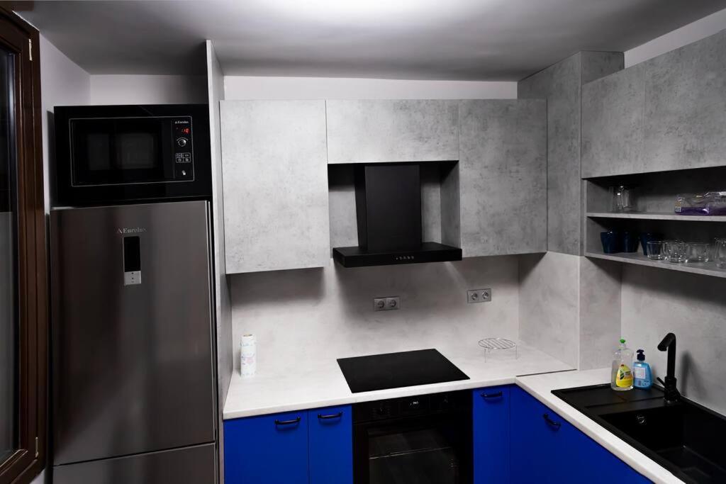 Very Spacious & Modern 3bed Near Airport & Centre Apartament