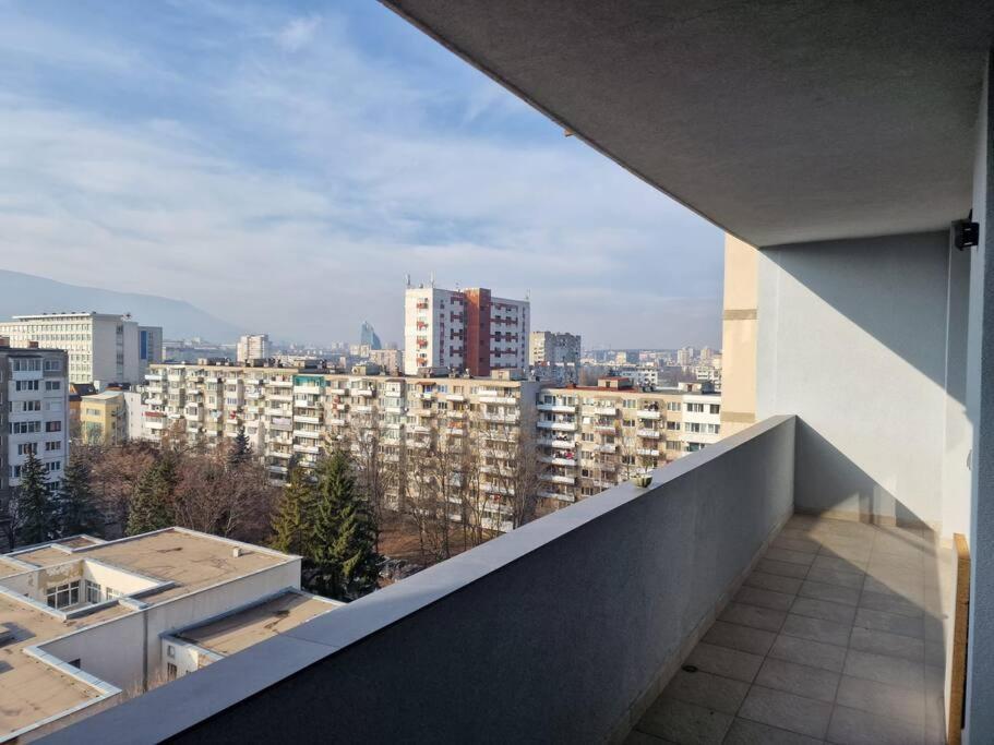 Very Spacious & Modern 3bed Near Airport & Centre