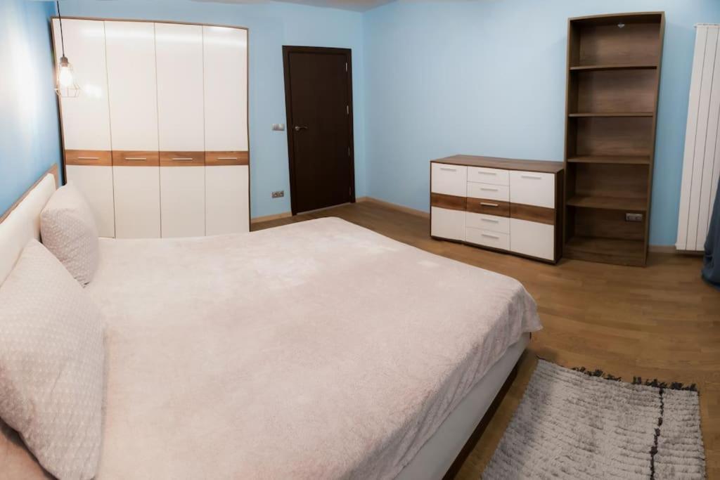 Apartament Very Spacious & Modern 3bed Near Airport & Centre